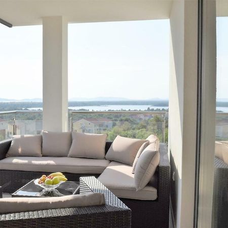Villa M - Your Business & Holiday Apartment In シベニク エクステリア 写真