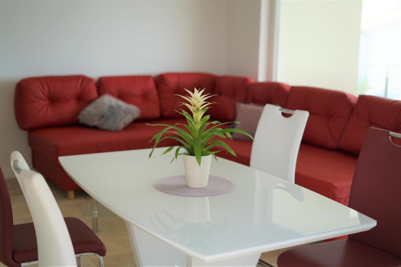 Villa M - Your Business & Holiday Apartment In シベニク エクステリア 写真
