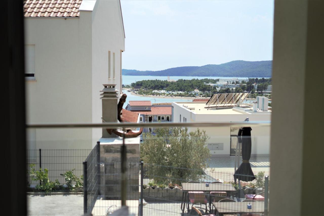 Villa M - Your Business & Holiday Apartment In シベニク エクステリア 写真