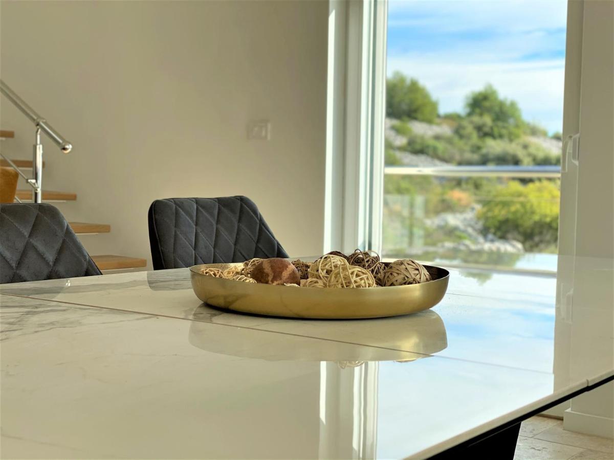 Villa M - Your Business & Holiday Apartment In シベニク エクステリア 写真