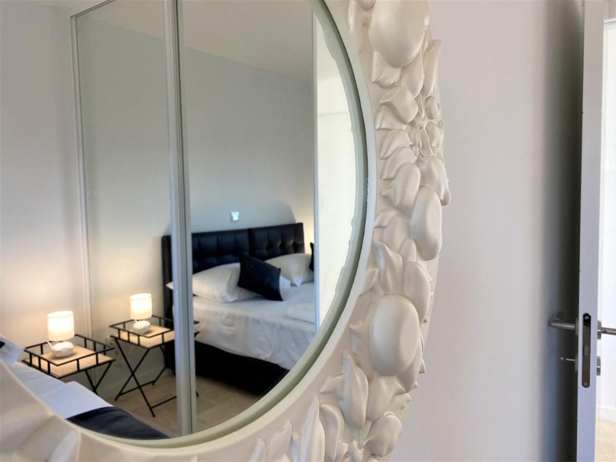 Villa M - Your Business & Holiday Apartment In シベニク エクステリア 写真