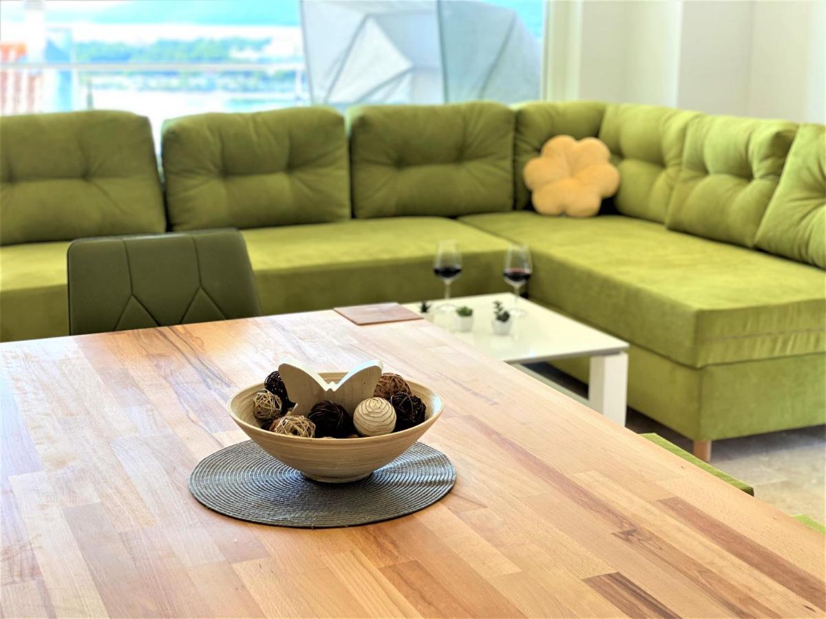 Villa M - Your Business & Holiday Apartment In シベニク エクステリア 写真