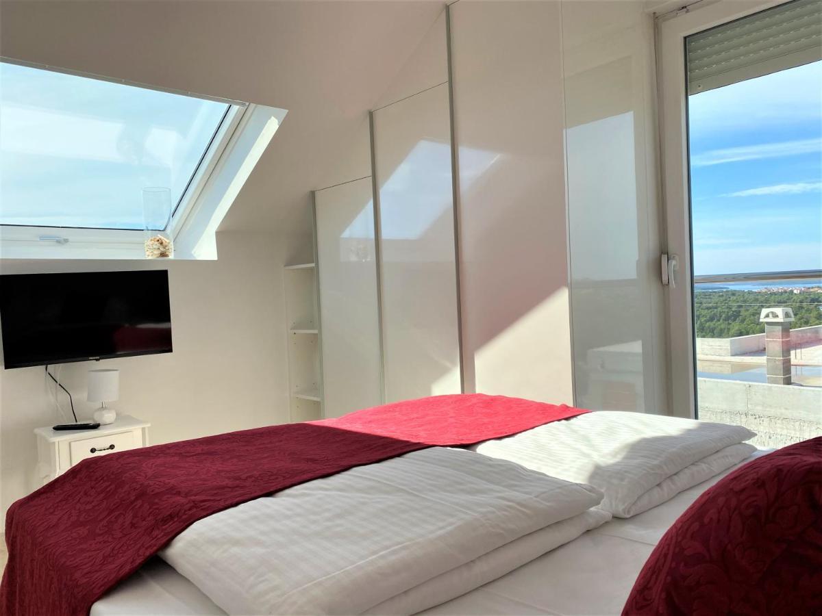Villa M - Your Business & Holiday Apartment In シベニク エクステリア 写真