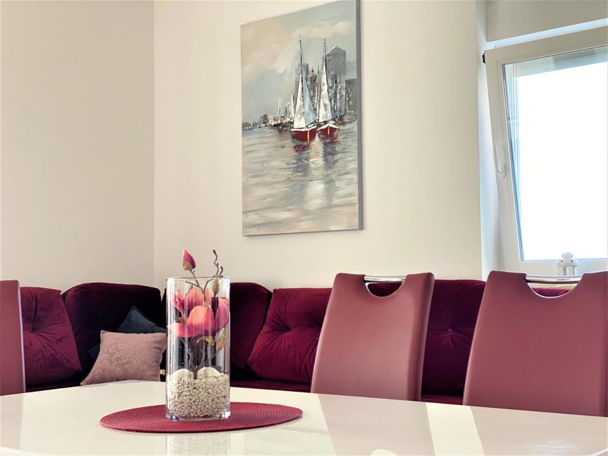 Villa M - Your Business & Holiday Apartment In シベニク エクステリア 写真