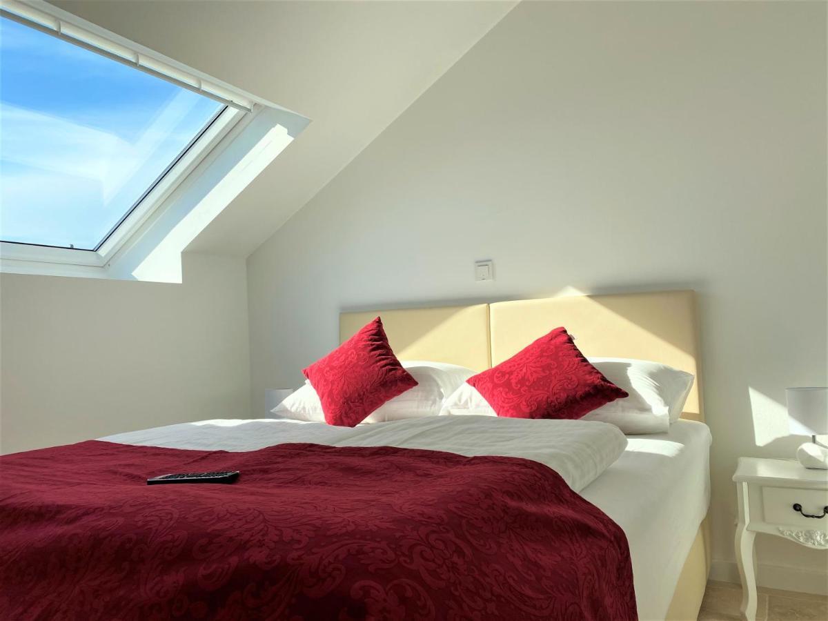 Villa M - Your Business & Holiday Apartment In シベニク エクステリア 写真