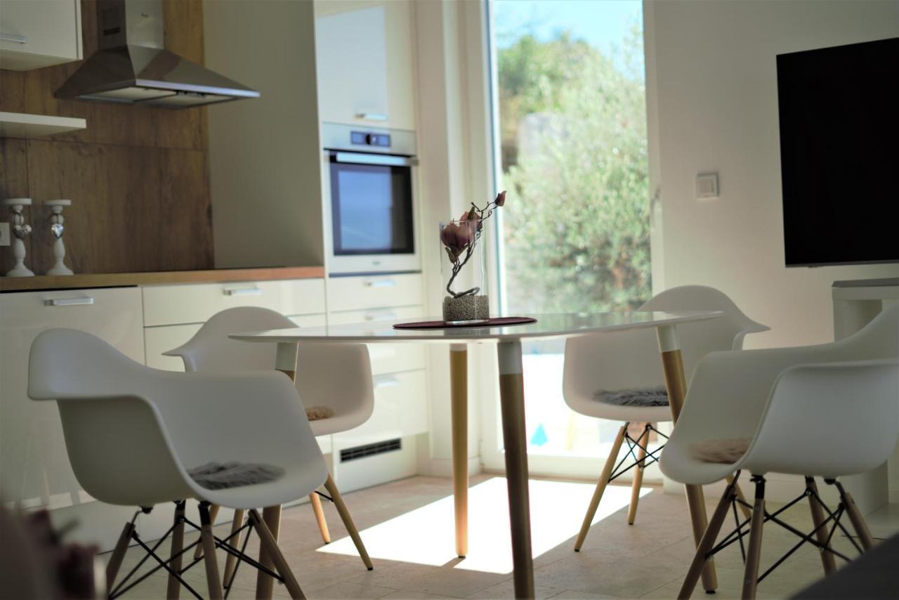 Villa M - Your Business & Holiday Apartment In シベニク エクステリア 写真