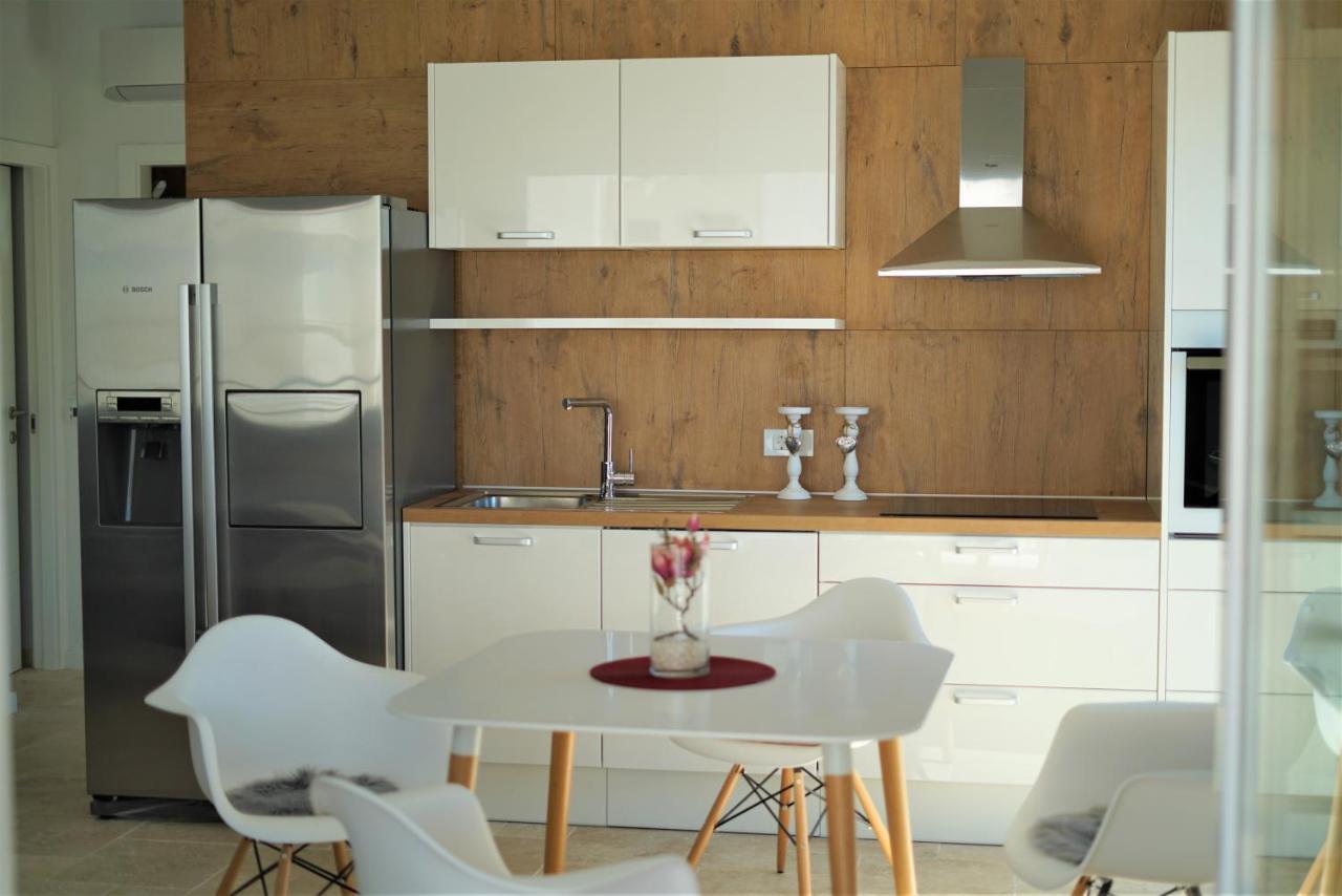 Villa M - Your Business & Holiday Apartment In シベニク エクステリア 写真