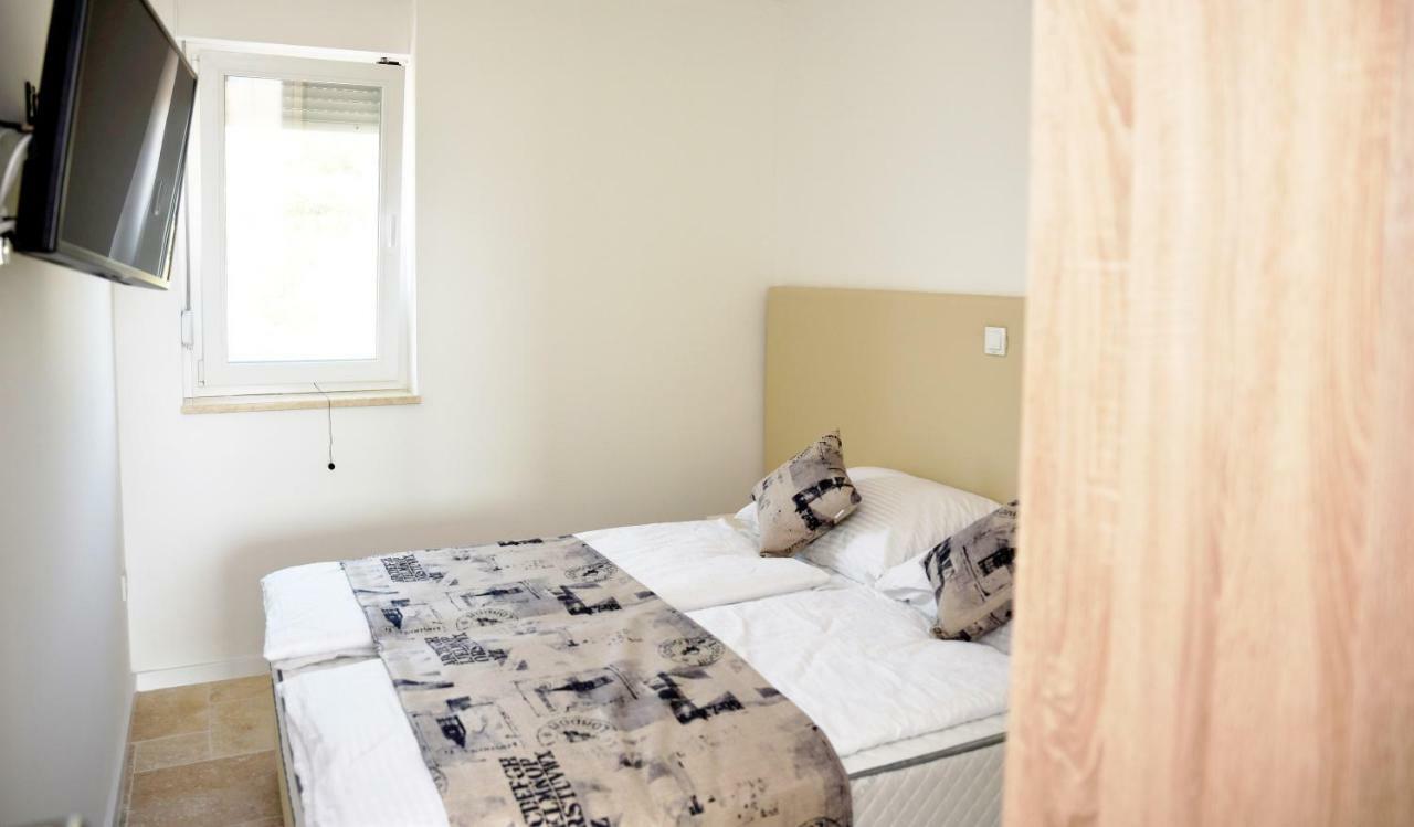 Villa M - Your Business & Holiday Apartment In シベニク エクステリア 写真