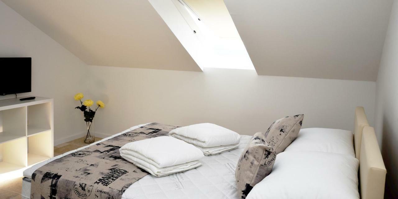 Villa M - Your Business & Holiday Apartment In シベニク エクステリア 写真