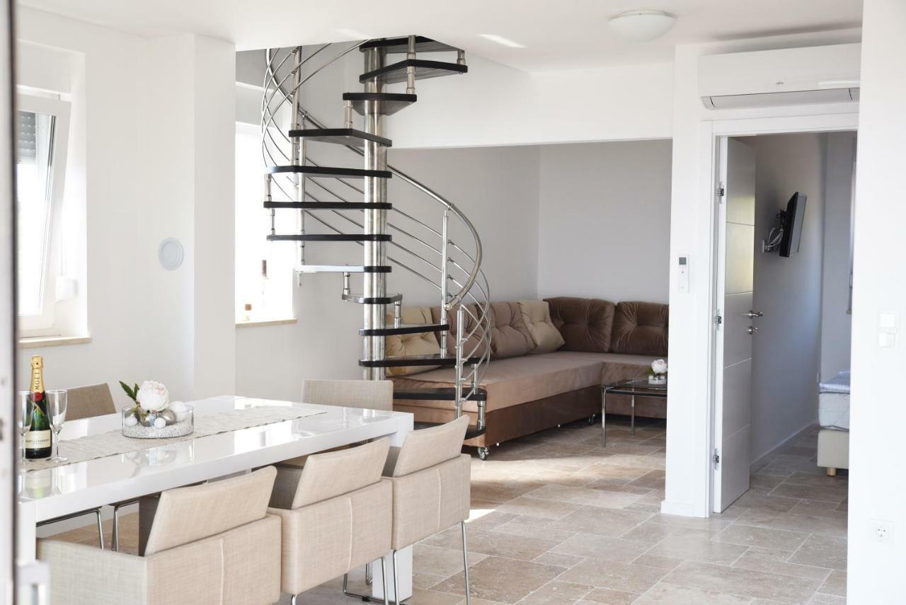 Villa M - Your Business & Holiday Apartment In シベニク エクステリア 写真