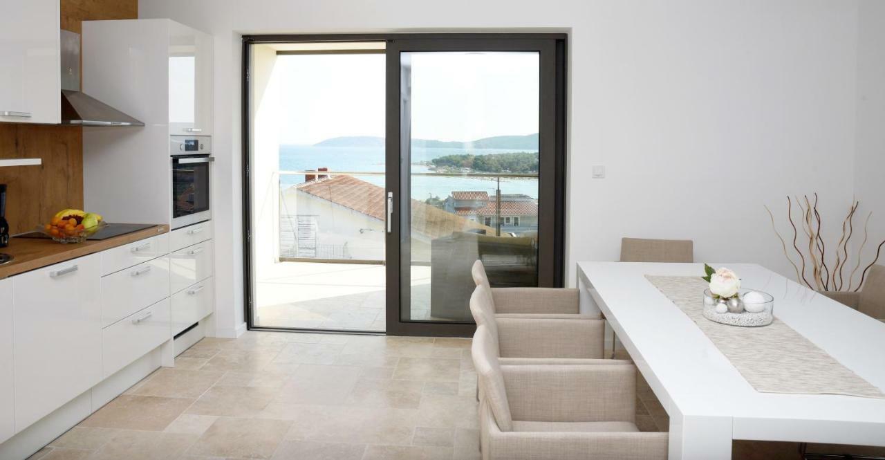 Villa M - Your Business & Holiday Apartment In シベニク エクステリア 写真