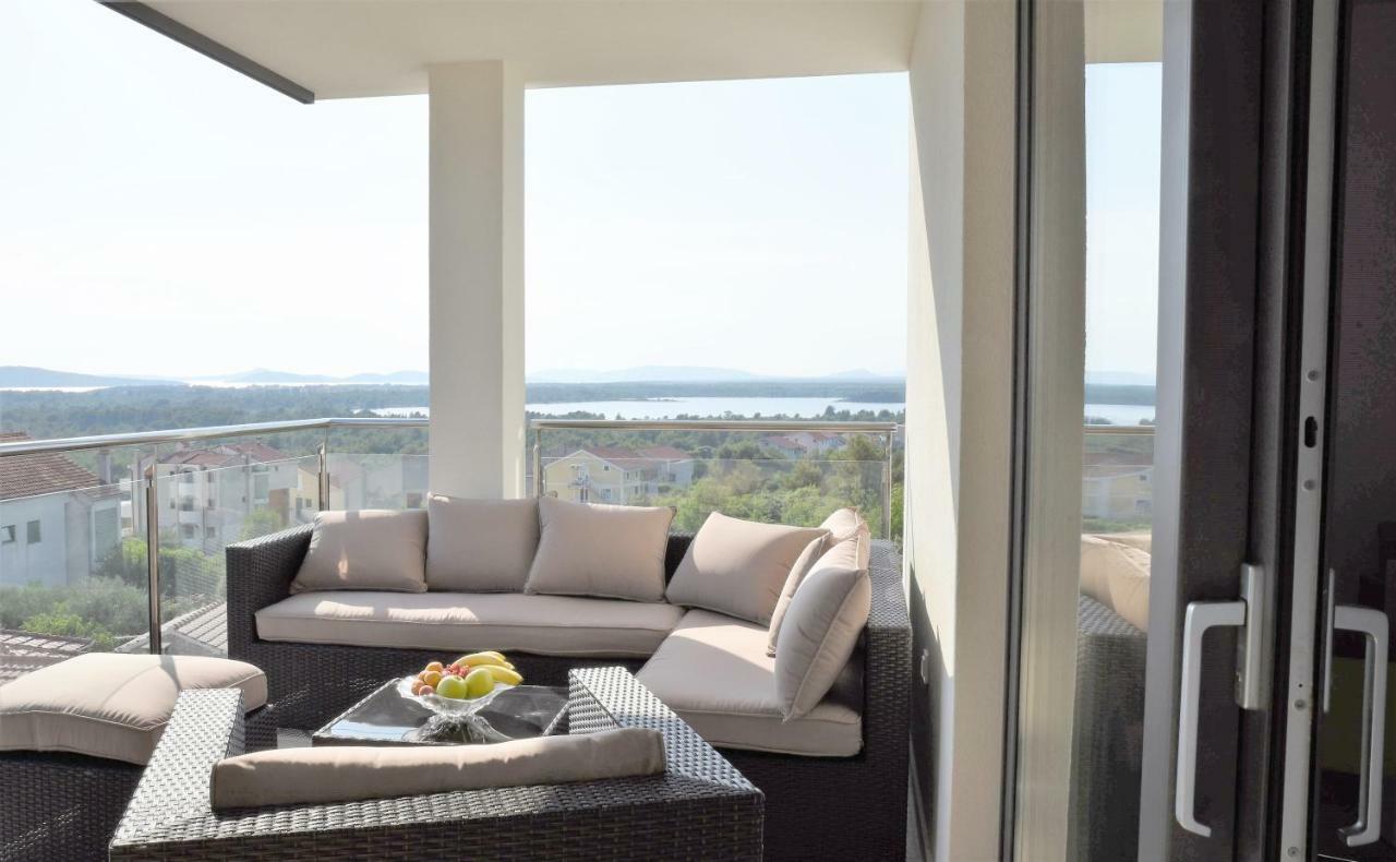 Villa M - Your Business & Holiday Apartment In シベニク エクステリア 写真